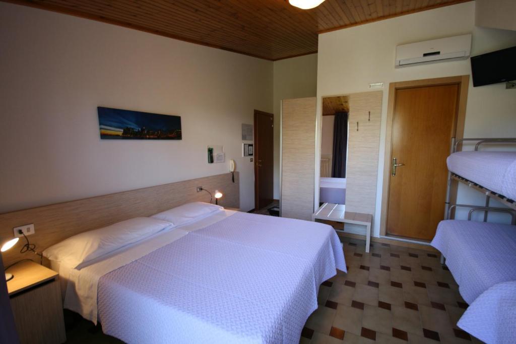 Albergo Centopini Gemmano Habitación foto